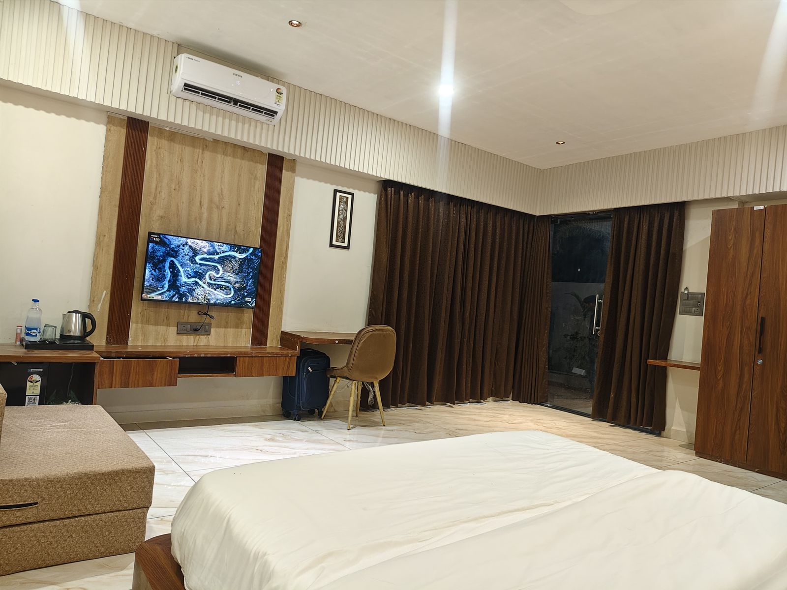 Signature Villa bedroom — Modern Design
